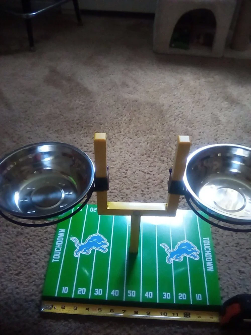 Detroit Lions Goalpost Football Field Dog Feeder – Adjustable Elevated Dog Bowls